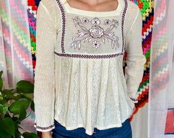 Vintage 70s Floral Embroidered Peasant Blouse - Cream Cotton Square Neck Boho Top