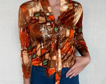 Vintage jaren 70 abstracte blouse met strik bij de hals - Top met satijnen afwerking in aardetinten