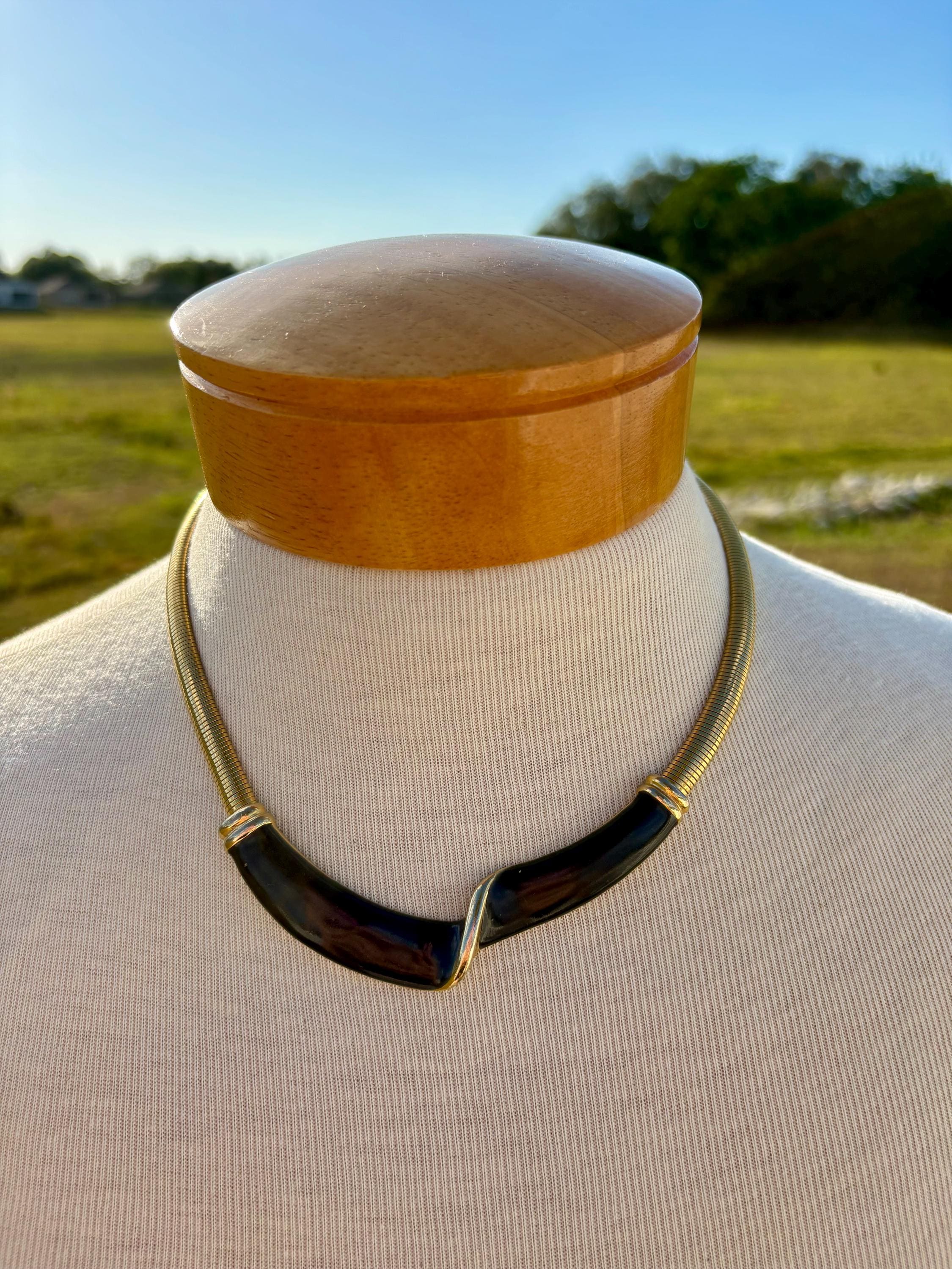 Minimalist vintage Gold Metal necklace collar choker structured Estate 14K Yellow Gold 1.5mm Thin Tube Round Open Choker  main image 3