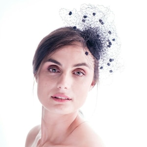 Headpiece with birdcage veil, Black wedding fascinator, Veiled black hat for the Races, Cocktail fascinator for Derby, Mother of the bride