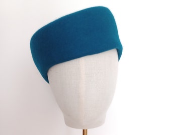 Dark Turquoise Wool Pillbox Beret – Vintage Merino Felt Hat (Sizes 55–58) – Handmade Formal Hat for Weddings & Events