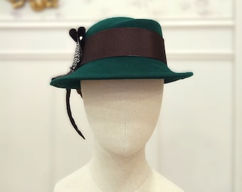 Retro Vintage Style Bottle Green Felt Hat -  Classic Vintage Inspired Felt Hat with Feather Detail and Ribbon Trim - Classic Wool Women Hat