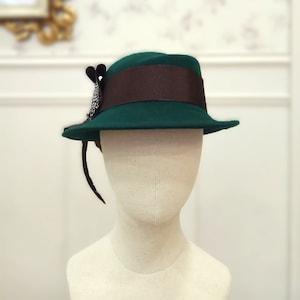 Retro Vintage Style Bottle Green Felt Hat -  Classic Vintage Inspired Felt Hat with Feather Detail and Ribbon Trim - Classic Wool Women Hat