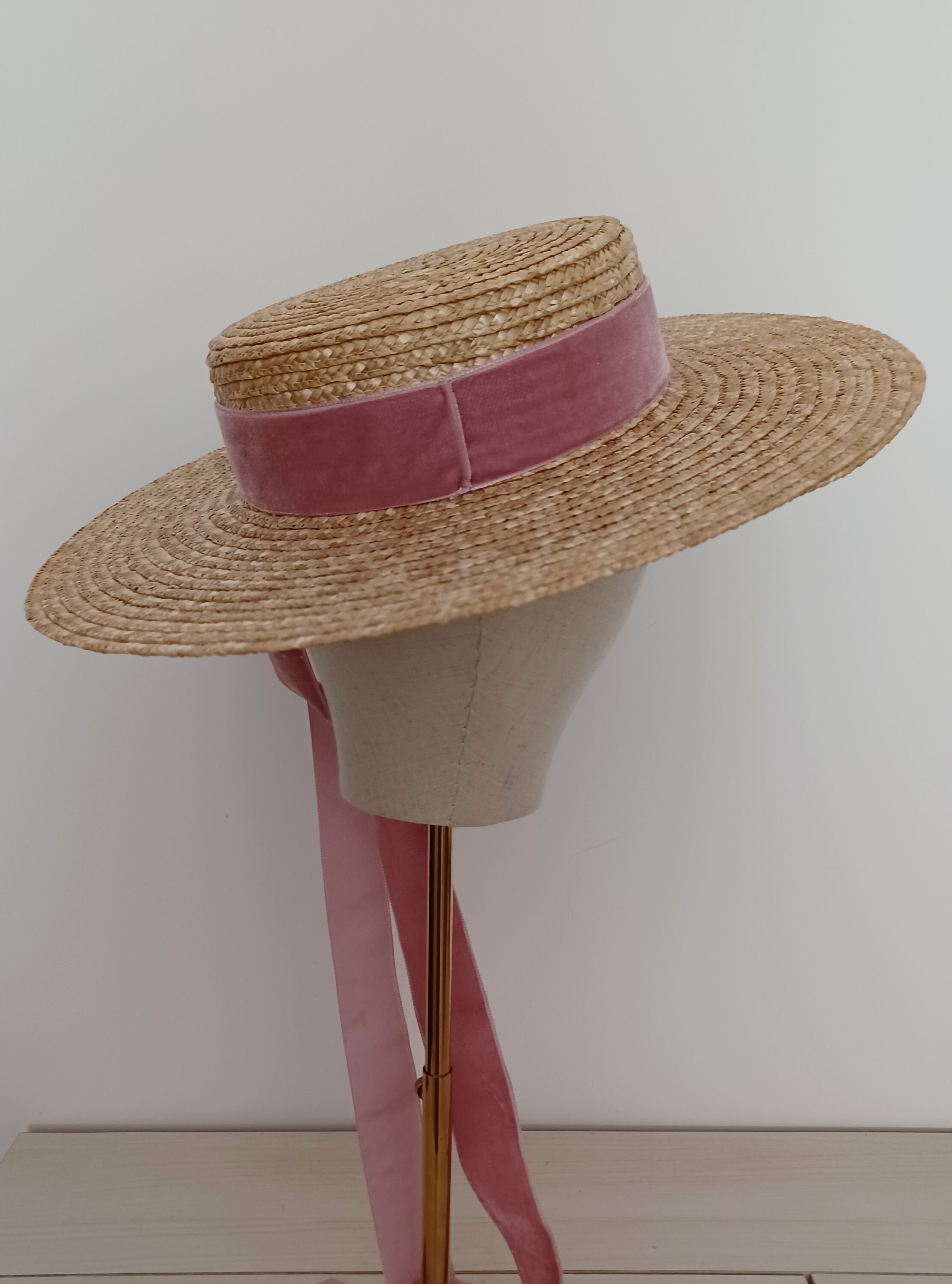 Straw Boater Hat With Pink Velvet Ribbon, Vintage Style  display picture 1