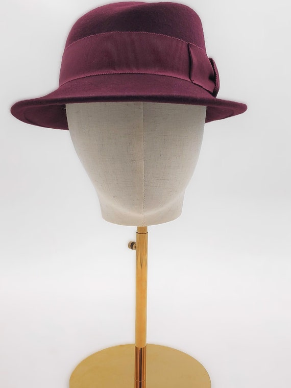Cappello in feltro bordeaux Elegante cappello di lana per la