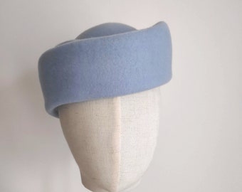Cappello a tamburello in feltro di lana azzurro, basco in stile vintage