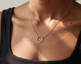 Collar de círculo abierto chapado en oro o plata de ley, colgante Karma, anillo martillado o pulido, joyería minimalista, cadena delicada