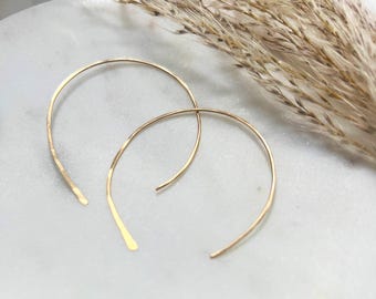 Pendientes de aro minimalistas en oro laminado, oro rosa, plata de ley, alambre abierto ligero, aros finos y delicados, hechos a mano con acabado martillado.