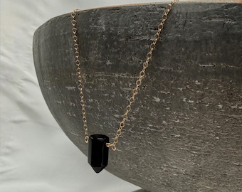Collar con punta de cristal de ónix negro en oro laminado o plata de ley - Joyería de piedra curativa, protección de la suerte