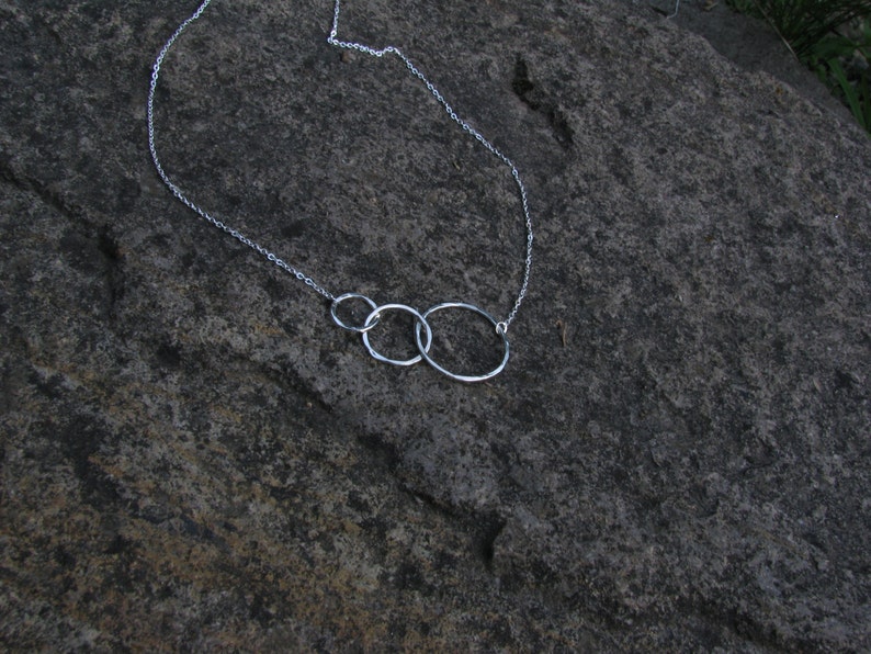 Hammered Circles, Sterling Silver Infinity Necklace Three Circle Necklace, 3 Circles Asymmetrical Linked Rings, Large Small Pendant, image 3