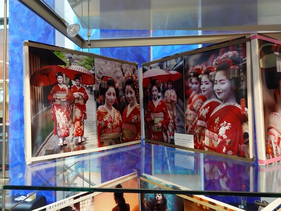 Japanese geisha DS0594 by Ksavera - Digital print set of 4 - synthography fine art prints - Printed on glossy premium fine art photo paper