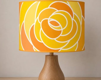 Gul lampskärm | Blominspirerad designerskärm i bomullstrumma | Fri leverans | Storbritannien/EU/USA