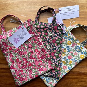 Sacs cadeaux en coton imprimé Liberty. Intégrez l'emballage cadeau ! Cadeaux d'anniversaire/de mariage/de fête dans un choix de motifs Liberty