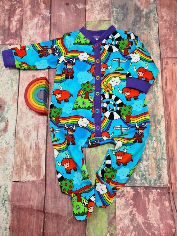 Croissance de bebe en coton arc en ciel onsie nouveau ne cadeau de bebe nouveau ne impression de vache highland pyjama bebe psychedelique Etsy France