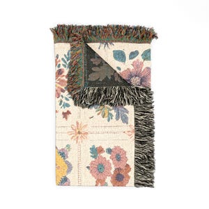 Boho-Baumwolldecke mit floralem Jacquardmuster und Fransen, Vintage-Steppdecke, Cottagecore-Dekoration, Geschenk für Mama, Einzugsgeschenk Bild 5