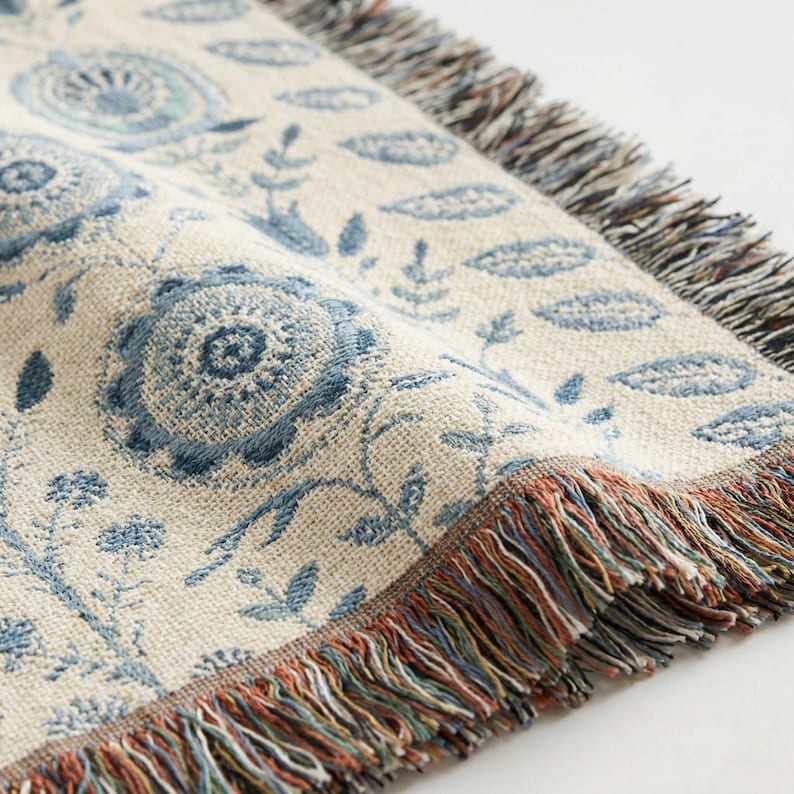 Coperta in cotone intrecciato a fiori con frange, copriletto o divano in stile cottage di famiglia immagine 3