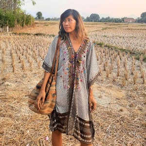 Abito caftano fatto a mano/Abito caftano ricamato boho/Caftano da festival/Poncho caftano/Abito da spiaggia/Caftano gitano/Abito da resort/Abito hippie.