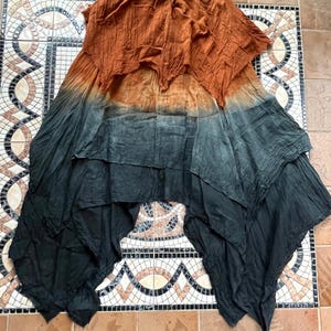Vestido falda convertible tie-dye hecho a mano, estilo bohemio, de algodón, ideal para festivales de playa.