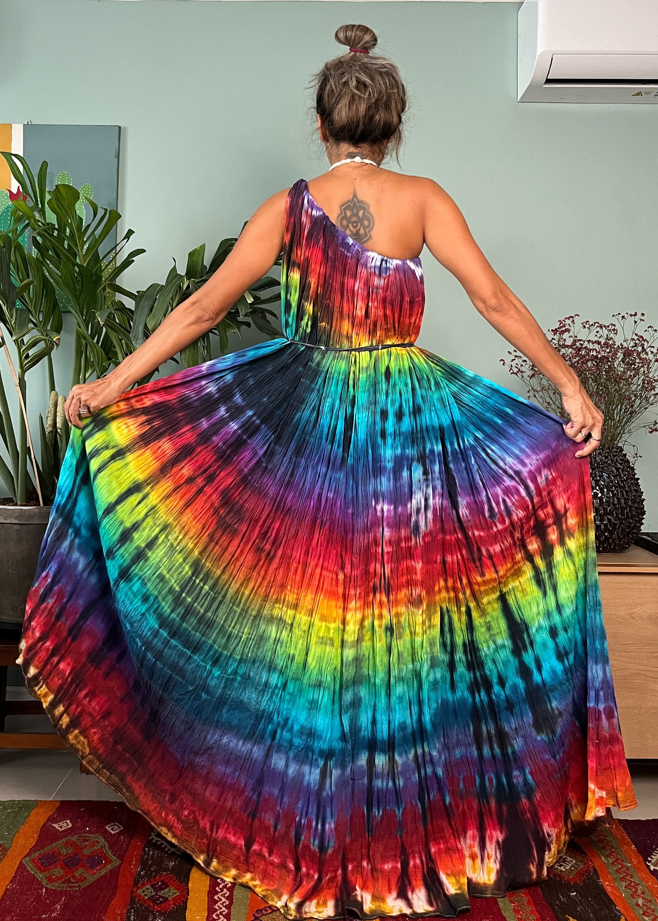 Tie-Dye Maxi Dress with Halter Neckline - Effortless Bohemian Mood