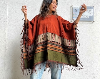 Poncho tribale fatto a mano, poncho hippie con frange, caftano con frange in cotone intrecciato, caftano marrone dorato da festival, poncho estivo in cotone, poncho con frange boho.