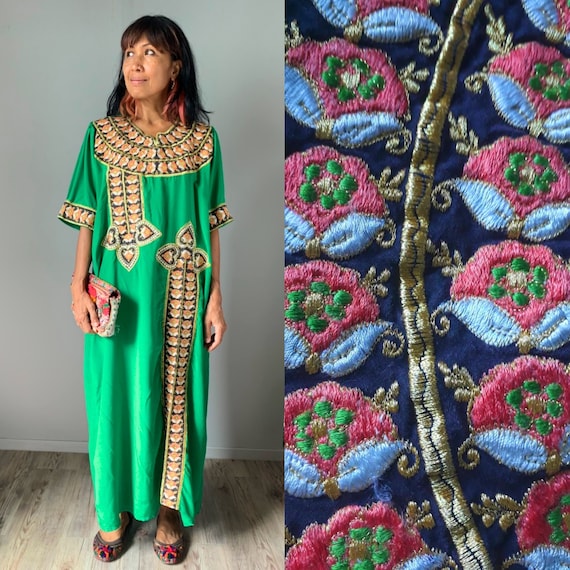 Vintage Embroidered Maxi dress/Boho Embroidered Kaftan/Hippie Indian Maxi Dress/70s Green Indian Maxi dress/Indian Silk summer dress r dres Vintage Embroidered Maxi dress/Boho Embroidered Kaftan/Hippie Indian Maxi Dress/70s Green Indian Maxi dress/Indian Silk summer dress r dres