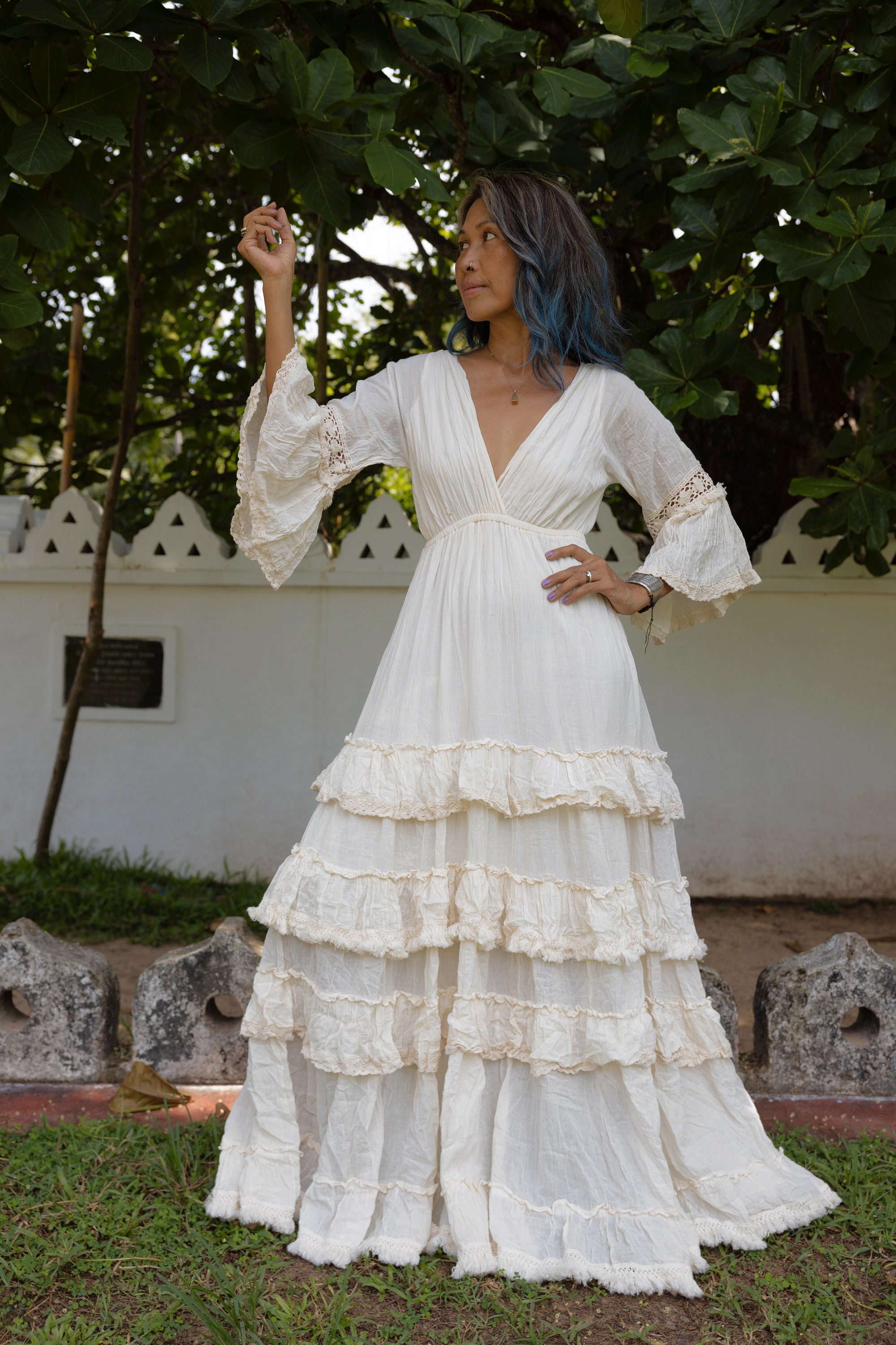 ボヘミアンウェディングドレス、ベルスリーブレイヤードマキシドレス