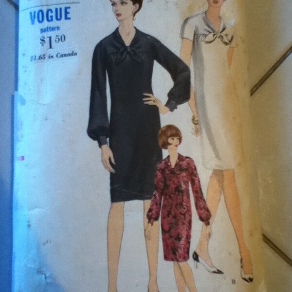 Vogue Vintage 1960s Dress Pattern 6848 Size: 12, Bust 32", Waist 25", Hip 34".