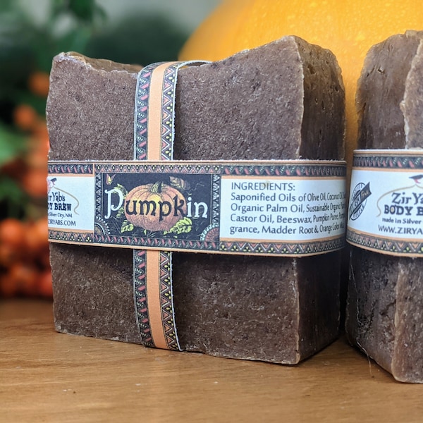 Pumpkin Spice Soap with real pumpkin, cloves and cinnamon, smells like pumpkin swirl cake!