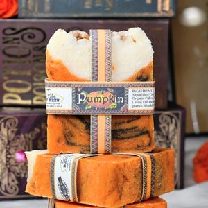 Pumpkin Spice Soap with real pumpkin, cloves and cinnamon, smells like pumpkin swirl cake!