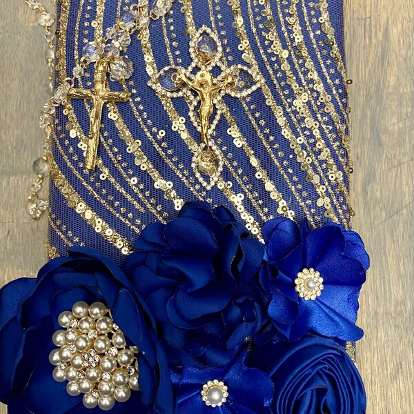 Quinceanera royal blue gold, xv blue gold,  Bible, wedding ceremony bible, biblia rosario boda, wedding gift, quinceanera, cotillion, favors