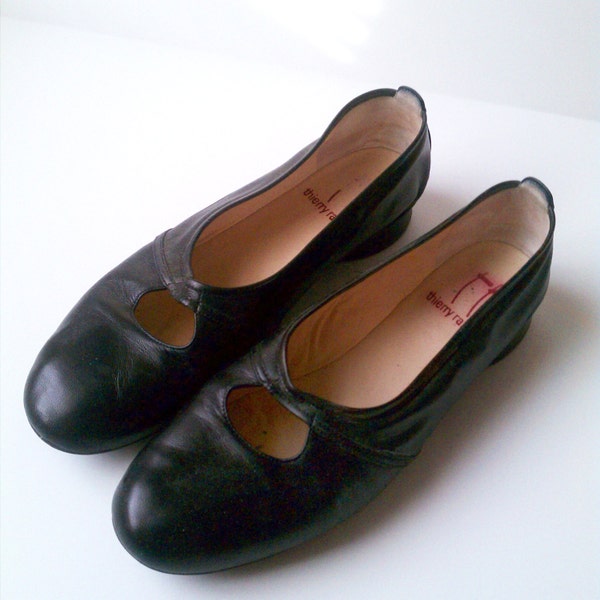 Vintage Thierry Rabotin Black Ballet Flats Leather Size 40 Womens Size 9 Pumps Low Heel Heels Cutout