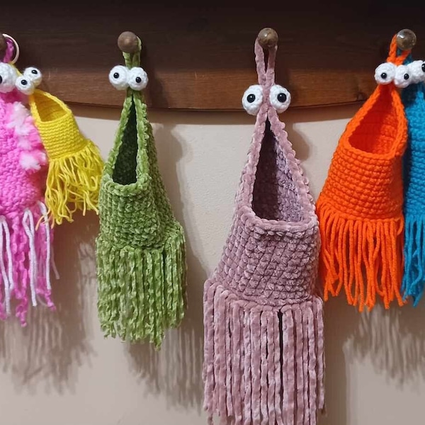 Big mouth hanger, 3 sizes, crochet pattern, Yip Yip