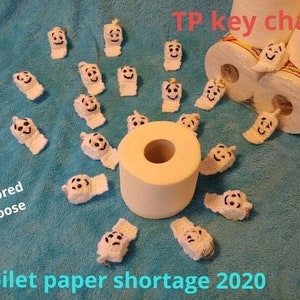 トイレットペーパーのキーリング、キーチェーン、パターン、かぎ針編み