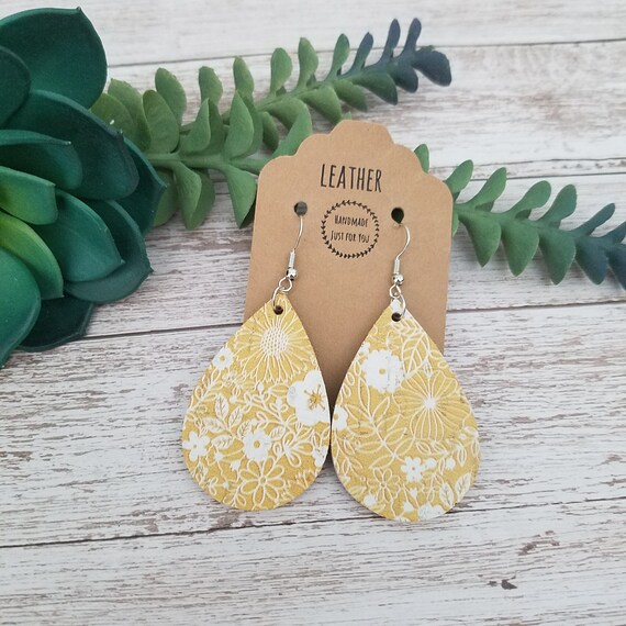White Floral Leather Earrings White Floral Leather Earrings
