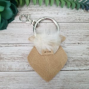 Porte-clés vache Highland « Belle »/breloque sac à main en cuir/amant de vache à la ferme cadeau pour enseignant collègue ami/décor à clip pour sac à main/bas de Noël