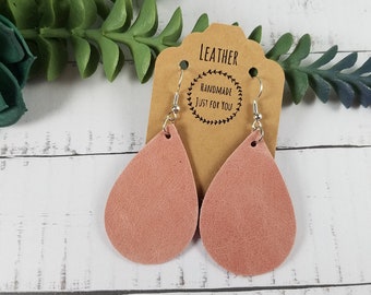 【新品未使用】maisoncelon fallen petal pierce Raspberry Pink Worn Leather Pinched Leaf Earrings/genuine