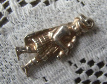 Vintage silver PUFFY SCOTTISH BAGPIPE PLAYER detailed