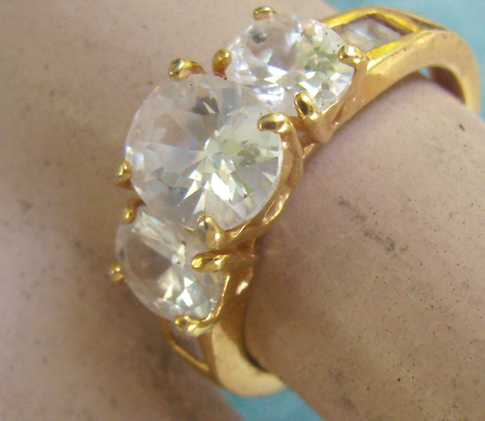 Vintage Three Stone Crystal Costure Ring....Size 10 1/4...Prong Set Faceted Clear Stone Gold Tone Vintage Ring