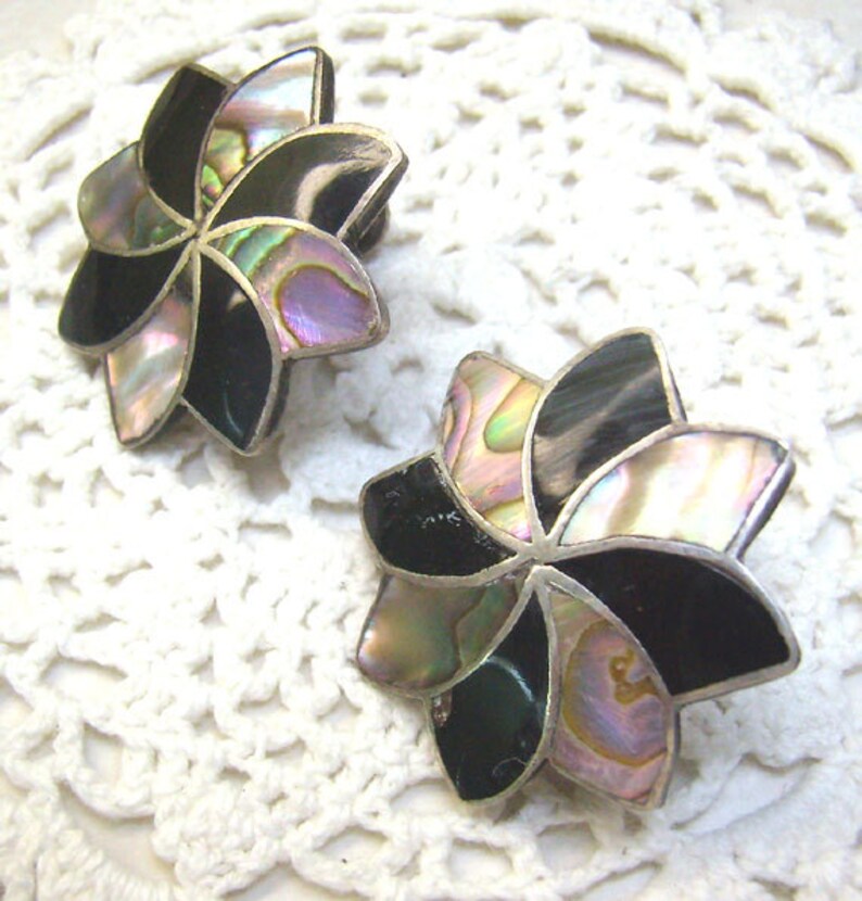 Sale....Vintage Sterling Silver Abalone Flower Earrings...Mexico...BlackWhite Shell Petals...Screwback Earrings