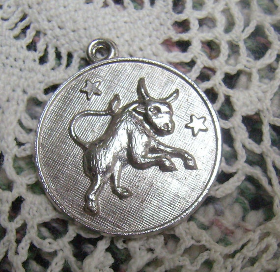 0.925 Sterling Silver Zodiac Taurus Bull April & May Charm Pendant Necklace 0.925 Sterling Silver Zodiac Taurus Bull April & May Charm Pendant Necklace
