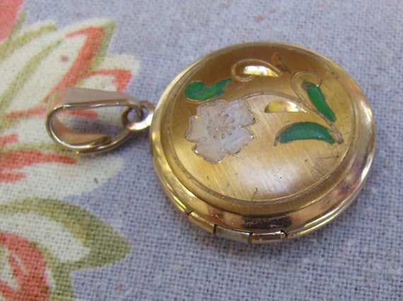 Vintage Gold Floral Hinged Locket...Enamel Design… - image 4