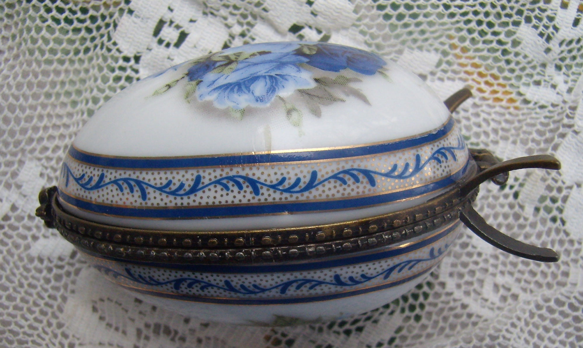 Vintage LIMOGES FRANCE Hand Painted Egg Shaped Trinket Box