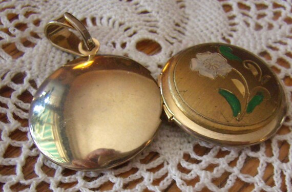 Vintage Gold Floral Hinged Locket...Enamel Design… - image 5