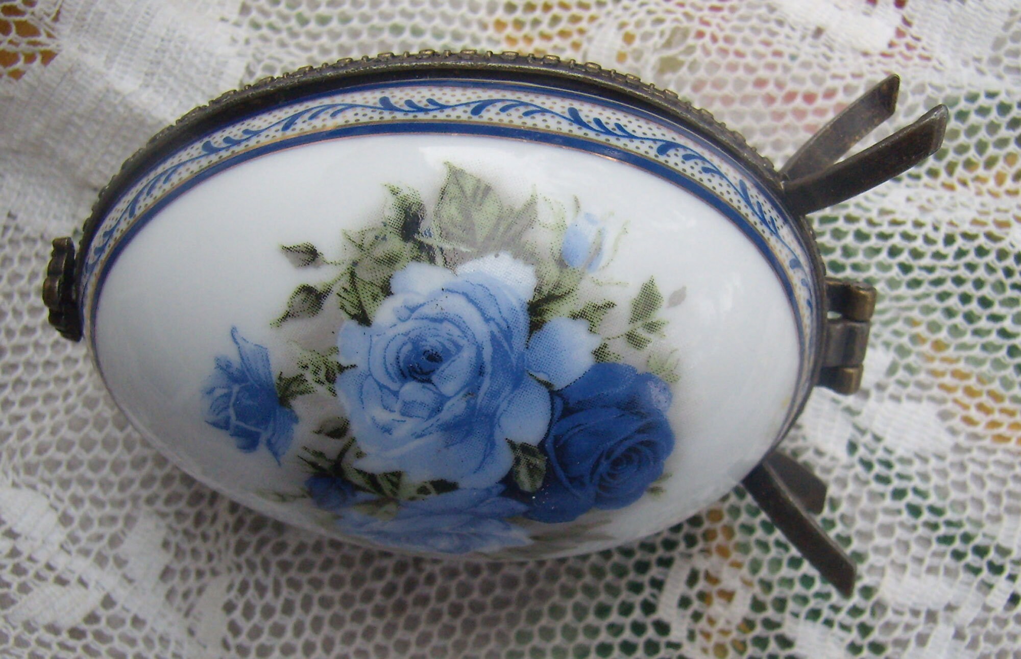 Vintage LIMOGES FRANCE Hand Painted Egg Shaped Trinket Box