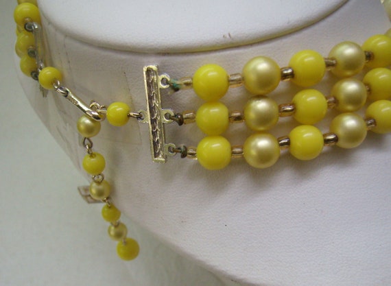 1950s Three-Strand Beige and Yellow Pearlised and Plastic Necklace