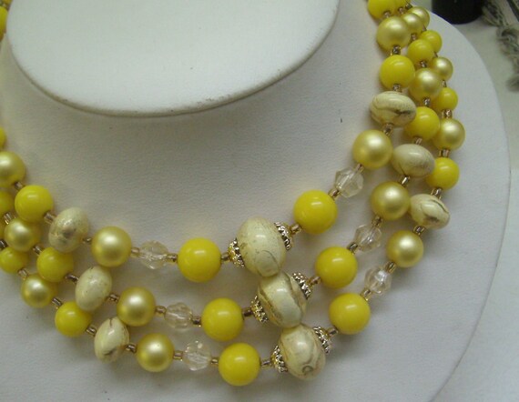 1950s Three-Strand Beige and Yellow Pearlised and Plastic Necklace