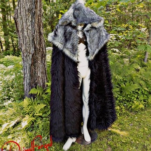 Barbarian Faux Fur Mantle L/XL