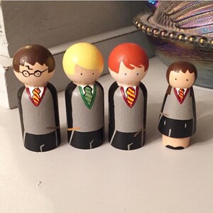 Juego de muñecos de clavija de mago