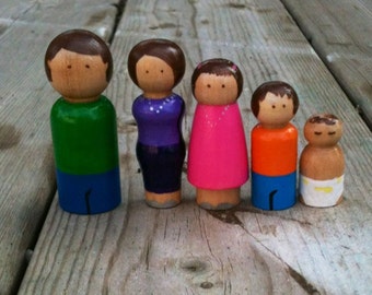 Brunette family peg people