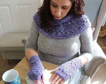 Capelet crochet shawl and fingerless